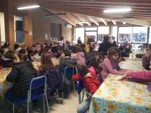 Un momento della conferenza con gli alunni della scuola elementare di Brolo