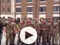 La Folgore intona il canto degli Arditi e la stampa italiana lo etichetta inno fascista – I vertici militari aprono un’inchiesta