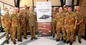 Il gen. Graziano insieme ai piloti di Brothers in Army